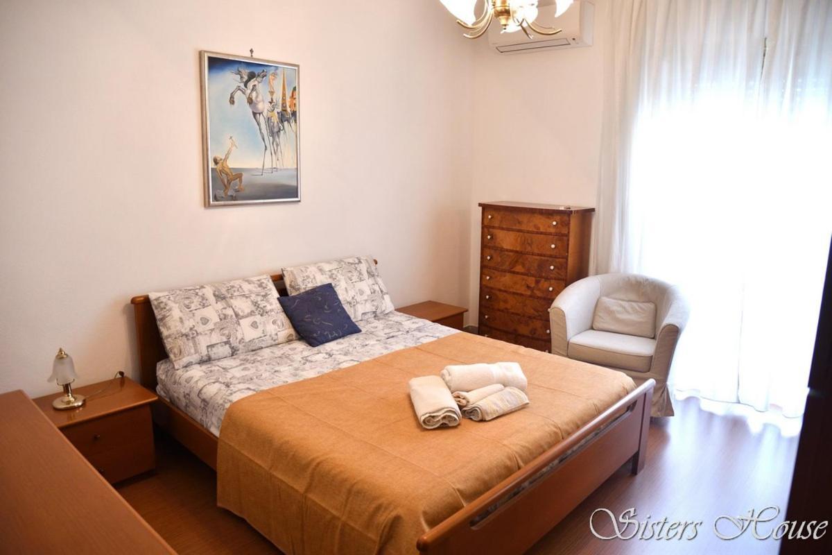 Sisters House * Rom